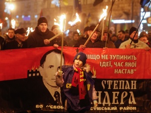 Setki ukraińskich nacjonalistów uczciło w Kijowie pamięć Stepana Bandery