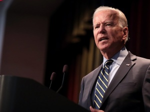 „USA odpowiedzą zdecydowanie, jeśli Rosja dokona inwazji na Ukrainę”. Biden rozmawiał z Zełenskim