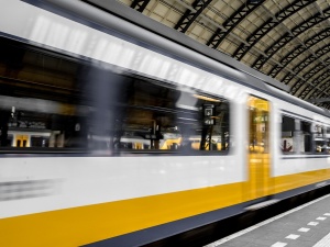 Warszawa: Pociąg śmiertelnie potrącił dziewczynkę