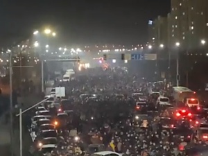 [VIDEO] Stary, odejdź!. Zamieszki w Kazachstanie. Wojsko na ulicach. Demonstrujący domagają się odejścia Nazarbajewa