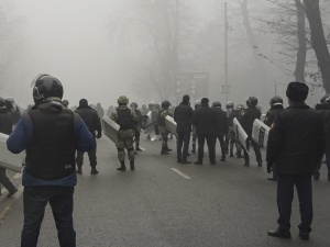 Coraz goręcej w Kazachstanie. Żołnierze strzelają do uczestników zamieszek na Placu Republiki w Ałmaty