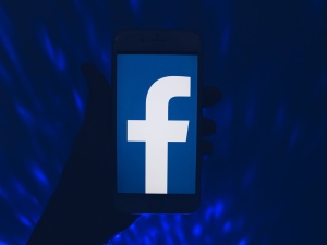 „USA i UE pozwoliły, by dżinn ponadnarodowych korporacji wyleciał z butelki”. Premier krytykuje usunięcie Konfederacji z Facebooka