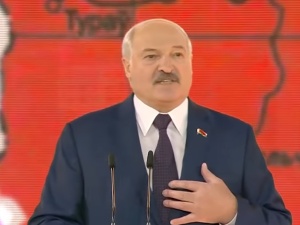 „Wpisują się Państwo w białoruską propagandę”. MON i wiceszef MSZ mocno o Onecie