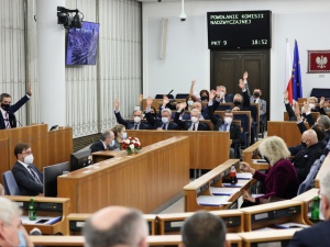 Senat zgłosił poprawki do budżetu, m.in. zwiększenie dotacji do NFZ o… 20 mld PLN