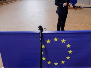 Politico: Bruksela chce powiązania środków na rezygnację z węgla z przestrzeganiem praworządności