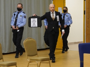 Breivik znów stanął przed sądem. Jego zachowanie zszokowało wszystkich [FOTO]