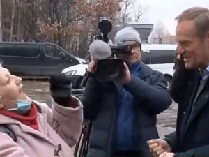 [wideo] Starsza pani ostro do Tuska: „Dlaczego pan tak sprzyja Niemcom?”. Szef PO gęsto się tłumaczy