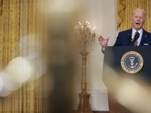 CNN: „Kijów jest oszołomiony. Biden daje zielone światło Putinowi do wejścia na Ukrainę”