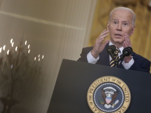 „Biden zachęca Rosję do rozszarpywania Ukrainy po kawałeczku”. USA: Ostre komentarze po konferencji prezydenta