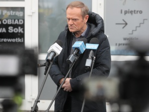 Tusk miał odwiedzić przedsiębiorcę w Sokołach. Wójt zaprosił go do… odwiedzenia bocznicy zlikwidowanej za PO. Nie przyjechał