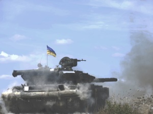 Pomoc skierowana na Ukrainę przez Joe Bidena dotarła dziś w nocy. W Kijowie wylądował transport 90 ton amerykańskiej broni
