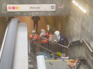 [VIDEO VIRAL] Dantejskie sceny w Brukseli. Policja uciekła do metra przed demonstrantami