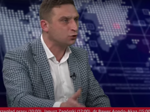 „Są hipokrytami!”. Robert Bąkiewicz o zaszczepionych posłach Konfederacji