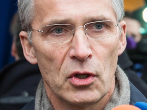 Stoltenberg: NATO nie planuje wysyłać jednostek bojowych na Ukrainę