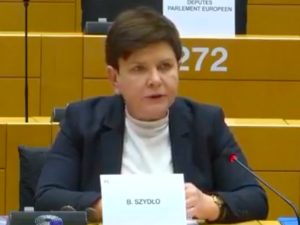 „Rozszerzenie systemu pozwoleń na emisję CO2 nie jest dobrym kierunkiem”. Beata Szydło w PE [WIDEO]