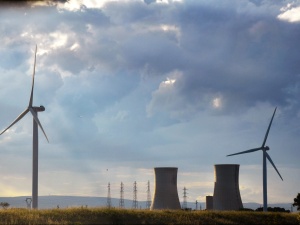„Projekt uwzględnia szereg postulatów Polski”. Komisja Europejska uwzględniła gaz i atom w projekcie taksonomii