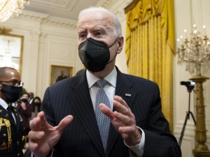 „Artykuł V  jest świętym zobowiązaniem”. Joe Biden przypomina, co mówił Władimirowi Putinowi