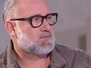 Saramonowicz publikuje zdjęcie i porównuje Kaczyńskiego do Gierka. „Tak działa propaganda” [FOTO]