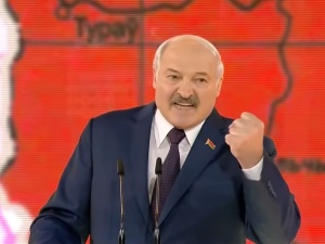 „Zanim się obrócą, będziemy już stali przy kanale La Manche”. Co chciał powiedzieć Łukaszenka?