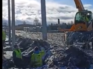 [WIDEO] Praca przy budowie zapory na granicy wre. Straż Graniczna publikuje kolejne nagrania