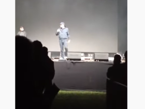 [wideo] „Mam ochotę ci wyj*bać na łeb!” Znany raper wulgarnie zwyzywał dźwiękowca na koncercie