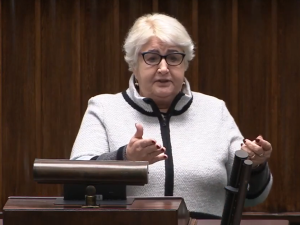 [wideo] „PiS doprowadzi do tego, że będziemy płacić za te yyy… kurde zapomniałam”. Kuriozalne wystąpienie posłanki PO