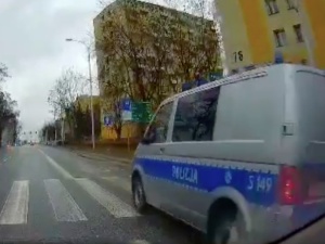 Nagranie z przyłapanymi policjantami natychmiastowo obiegło internet. „1,5 tys. zł i 10 punktów” [WIDEO]