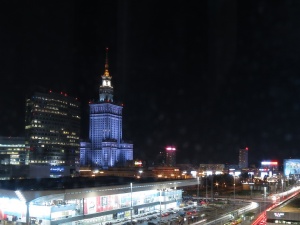 Makabra w centrum Warszawy. Tuż pod oknami Pałacu Kultury znaleziono zmasakrowane zwłoki młodego mężczyzny