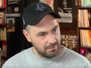To nie koniec problemów pisarza, który nazwał Andrzeja Dudę „debilem”. Prokuratura walczy o uchylenie wyroku