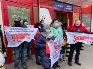 Wolne niedziele dla pracowników handlu. Związkowcy z Solidarności protestują przed sklepami Intermarche