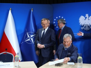 „Ktoś z zewnątrz pomyślałby, że to transmisja z próby puczu”. Były senator PO o spotkaniu Tuska