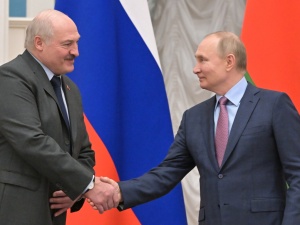 RIA: Putin i Łukaszenka obserwują ćwiczenia strategicznych sił jądrowych