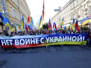 „Nie wojnie z Ukrainą”. Rosyjski Twitter przeciwko Putinowi