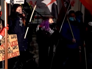 „Ty szmato, co tak pięknie się fotografujesz z niepełnosprawnym synem” – krzyczała prezes Lambdy Szczecin. Teraz ma proces [WIDEO]