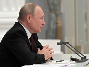 RIA: Putin polecił zapewnić „utrzymanie pokoju” w DRL i ŁRL przez rosyjskie siły zbrojne 