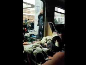 Wstrząsające nagrania z Charkowa. „Mieszkańcy miasta śpią w metrze, na powierzchni trwa bitwa” [WIDEO]