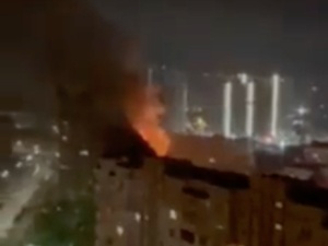 Kijów: Obrona powietrzna zestrzeliła rosyjski samolot. Mieszkańcy publikują nagrania [WIDEO]