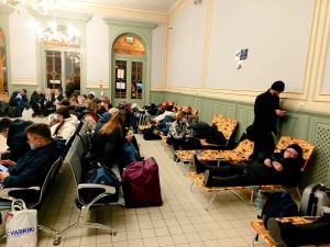 Tysiące ludzi przybywa z Ukrainy do Polski. Mieszkańcy naszego kraju ruszają z pomocą