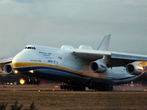 Rosjanie zniszczyli An-225 Mrija, największy samolot na świecie