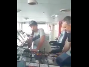 Gruzini odmawiają rosyjskiemu statkowi tankowania: „Wiosła i idi na ch*j” [wideo]
