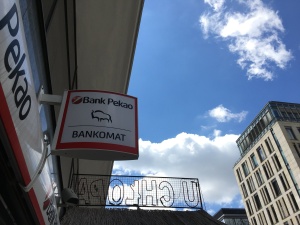 Pekao SA wstrzyma wszelkie transakcje w rublach. Do odwołania