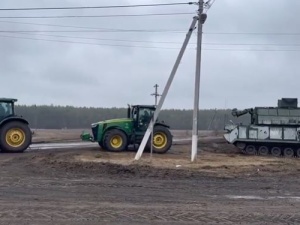 [WIDEO] Ukraińscy rolnicy ukradli Rosjanom system rakiet ziemia-powietrze? Wideo robi furorę