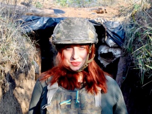 Ukraina: Polska reporterka Monika Andruszewska uratowała życie 30 mieszkańców bombardowanego miasta Irpień