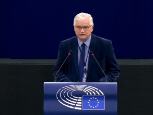 „Rezolucję PE poparło czterech byłych premierów. Atakują Ojczyznę w chwili największego zagrożenia”