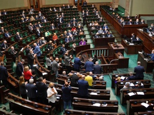 Przepadły przepisy o bezkarności urzędniczej. Sejm przyjął poprawki Senatu do ustawy o pomocy Ukraińcom