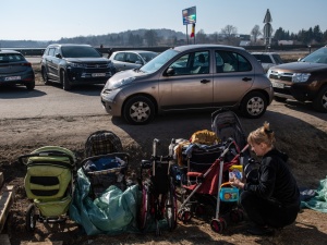 Media Michnika „niosą pomoc uchodźczyniom”. W aborcji