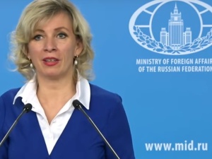 Zacharowa: „Armia rosyjska nie bombarduje miast, a filmy pokazujące zniszczenia są sfałszowane” [WIDEO]