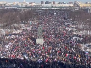 [wideo] Wstrząsające. Kreml zorganizował wiec poparcia dla wojny na Ukrainie. Przybyło 200 tys. Rosjan