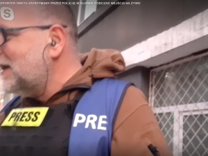 Reporter Onetu wylegitymowany podczas transmisji na żywo z Kijowa