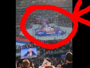 Putin przemawiał z pancernej klatki? W TV dobrze to ukryto [WIDEO]
